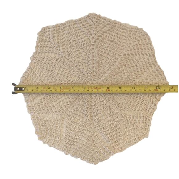 Mid 20th Century 13" Table Doily Hand Crocheted Beige Floral Octagonal Shape - Picture 7 of 9
